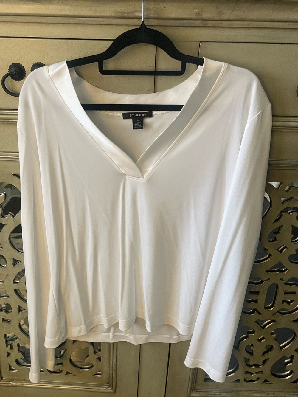 St. John Cream V-Neck Long Sleeve Top